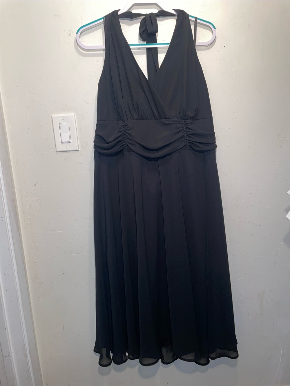 connected‎ apparel Black Halter Ruched Midi Dress